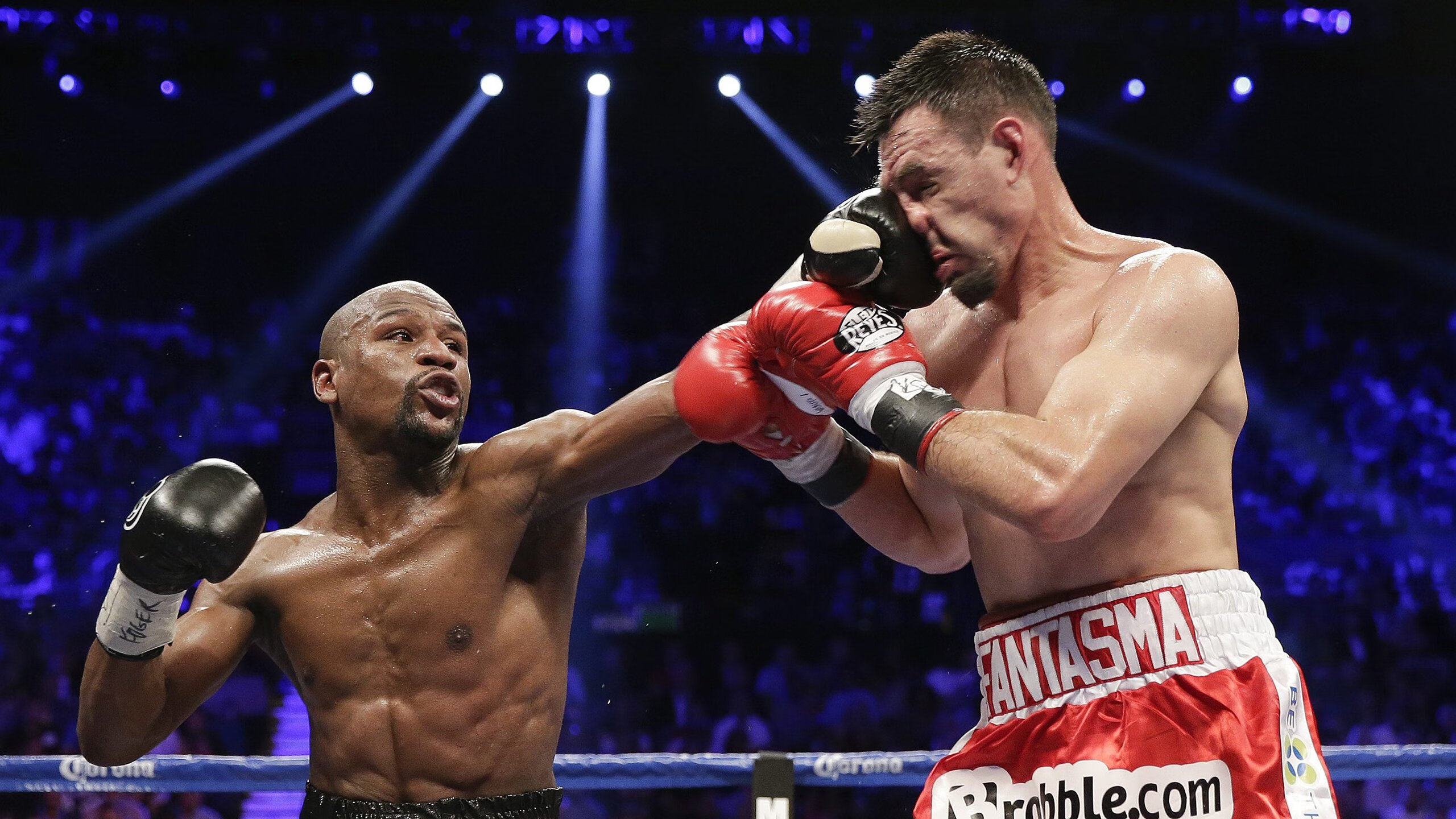 综合格斗赛场焦点!英格兰队对阵德国队,年轻新星表现惊艳,未来可期