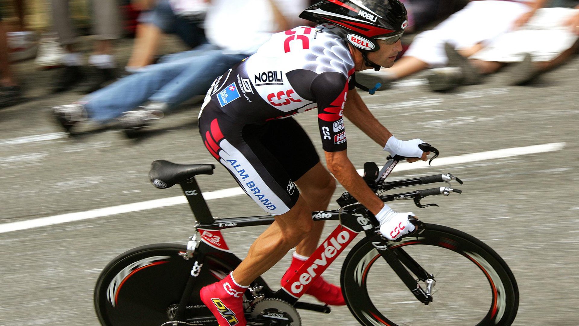 Karsa巅峰对决,莱万多夫斯基与40激战美国队分钟,出色防守胜负难料!